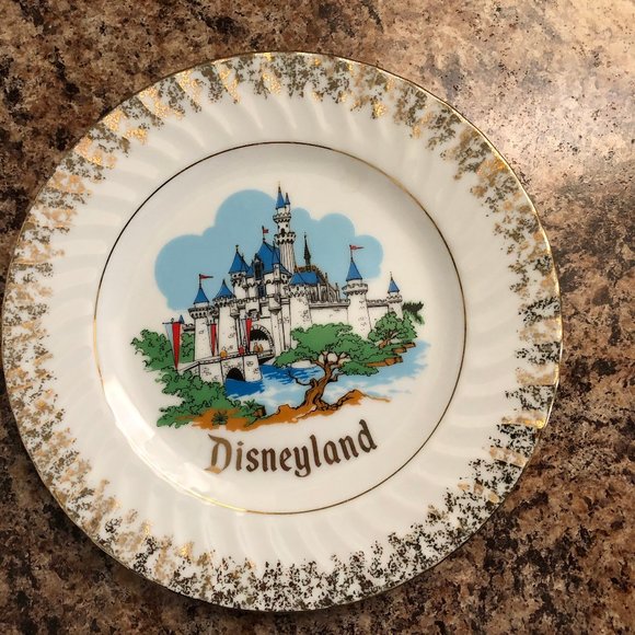 Vintage Disneyland sleeping beauty Castle souvenir plate gold rim made in Japan - Picture 1 of 4